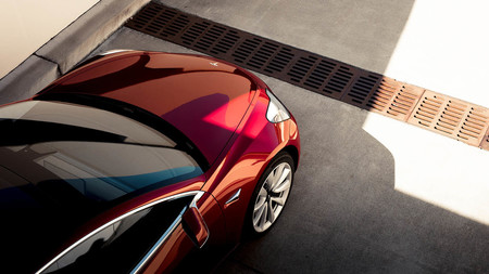 El Tesla Model 3 se ha convertido en la mayor amenaza de BMW en EEUU: el coche eléctrico es el que más clientela le 'roba'