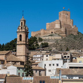 De castillos y acueductos: el pueblo medieval del interior de Alicante con una de las mejores vías verdes de la Comunidad Valenciana 