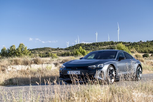 Probamos el Audi RS e-tron GT: un coche eléctrico brutalmente rápido encerrado en la piel de un RS cómodo