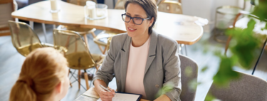 Si quieres triunfar en una entrevista de trabajo, este es el color prohibido que la psicología no recomienda llevar