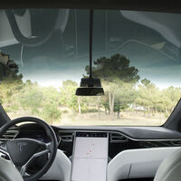 Tesla consigue patentar su limpiaparabrisas a partir de rayos láser, el loco invento que podría estrenar la Cybertruck 