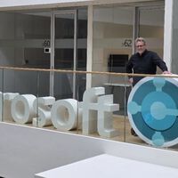 "Me despidieron de Microsoft después de 23 años y sigo yendo a la oficina": este exgerente aún se siente responsable de sus compañeros 