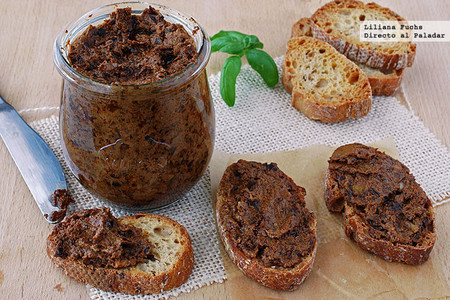 Tapenade de tomates secos con queso de cabra y albahaca. Receta