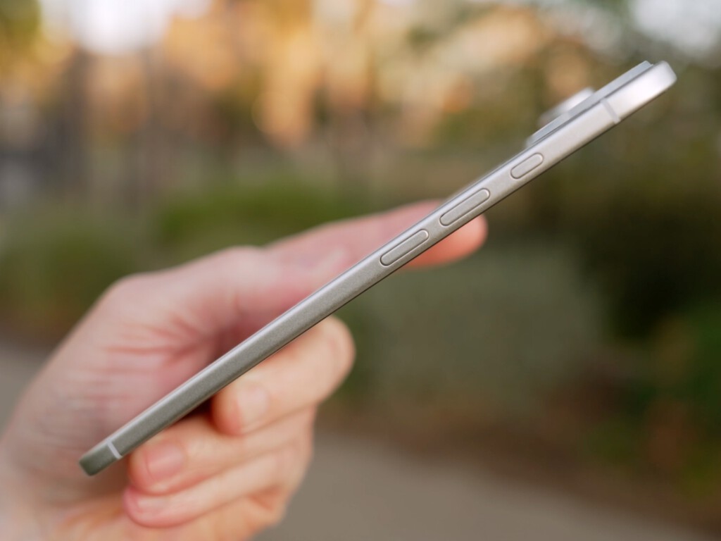 Ya no es un rumor, es una imagen: se filtra la batería del iPhone 17 Air y es tan fina que asusta Ya no es un rumor, es una imagen: se filtra la batería del iPhone 17 Air y es tan fina que asusta