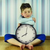 Esto es lo que puedes empezar a hacer desde ahora para recuperar la rutina de sueño de los niños tras las vacaciones