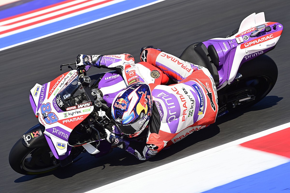 Jorge Martín vuela a rueda de Dani Pedrosa para hacer su primera pole position del año en Misano