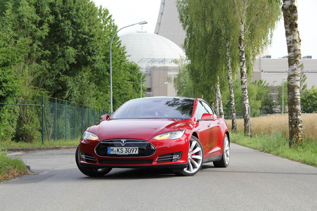 Los Tesla más antiguos podrían quedarse fritos por un problema en su memoria flash