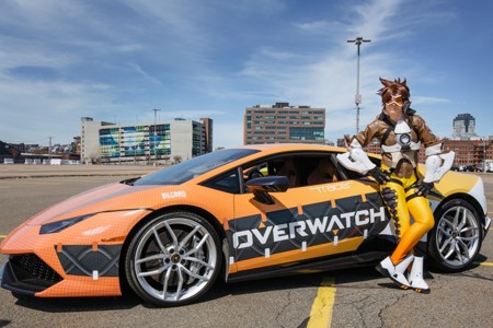 Si te pasas por la PAX East no olvides darte un paseo en Lamborghini con Tracer de Overwatch