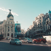Hay tantas ZBE que no se aclaran ni los madrileños: guía para moverse en coche sin multas por Madrid