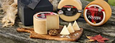 Un bar de Bermeo paga 4.200 euros por el mejor queso idiazábal, de una quesería alavesa, en el Último Lunes de Gernika 