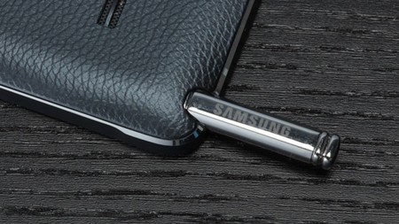 Entre las patentes de Samsung: punteros que se "autoexpulsan" y pantallas que se pliegan