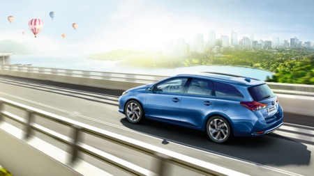 Toyota Auris Touring Sports 2015 Exterior Tme 006 A Full Tcm 1014 388403