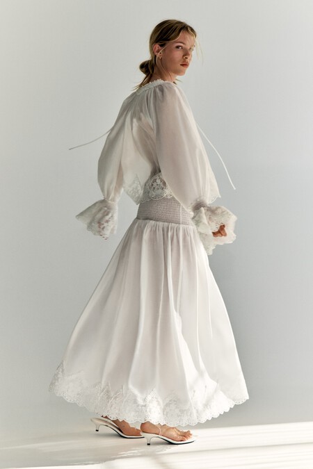 Las Faldas Maxi Blancas Estan Bien Pero Este Estilo De Faldas Esta Ganando Popularidad De Cara A Este Verano
