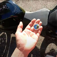 A esta youtuber le robaron su Yamaha Ténéré en Irak. La ha salvado gracias a un invento de Apple de 30 euros 