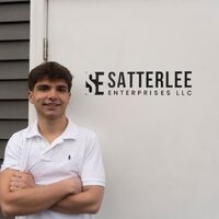 Como um jovem de 18 anos fatura US$ 300 mil por mês com uma ideia simples 