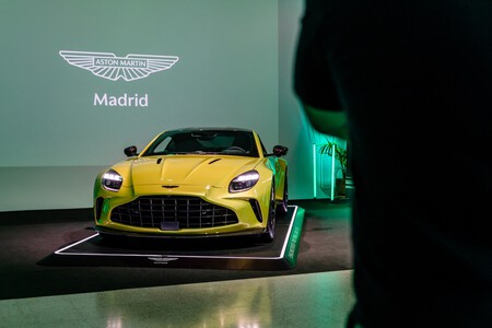 Contacto Aston Martin Vantage 2024