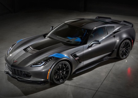 El Chevrolet Corvette podría renovar su generación equipándolo con motor central