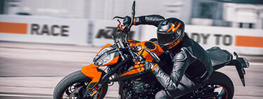 KTM 890 Duke: 115 CV de pura rabia austriaca con genes deportivos y por 10.500 euros