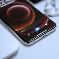 Apple confía en revitalizar a Siri con iOS 18 y las nuevas funciones IA en las que ya trabaja la compañía