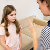 Sabemos lo que pasa en el cerebro de un niño cuando le gritas: así puedes dejar de hacerlo 