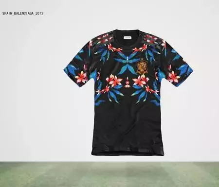 ¿Cómo serían las camisetas del mundial si las diseñaran los grandes de la moda?