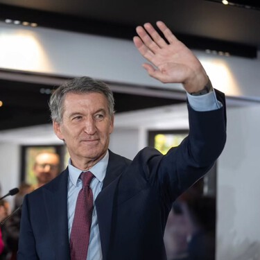Alberto Núñez Feijóo (65 años): "Mi abuela enviudó con 8 hijos, me crié con ella, mis padres y mis tíos en una casa de comidas. Éramos muchos" 