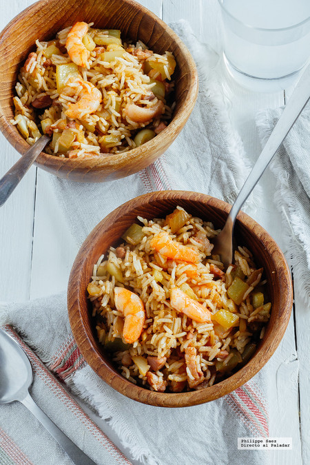 Arroz frito con camarones y tocino. Receta fácil
