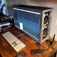 Un usuario rescata una idea de hace décadas para convertir su PC Gaming en un monstruo portátil de casi 10 kilos de peso