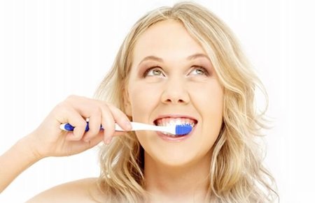 ¿Por qué el zumo de naranja sabe tan mal después de cepillarse los dientes?