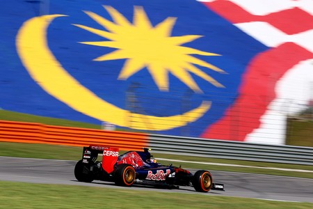 ¿Te vienes con Carlos Sainz a dar una vuelta al recién reformado Sepang?