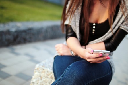 Mucho ojo con los nuevos timos en WhatsApp: WiFi gratis y nuevos packs de emoticonos