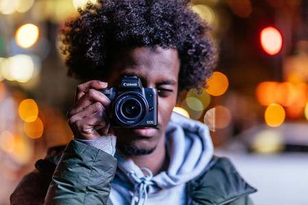 Canon EOS M50, Sony A7 II, Nikon D3500 y más cámaras, objetivos y accesorios en oferta: Llega Cazando Gangas