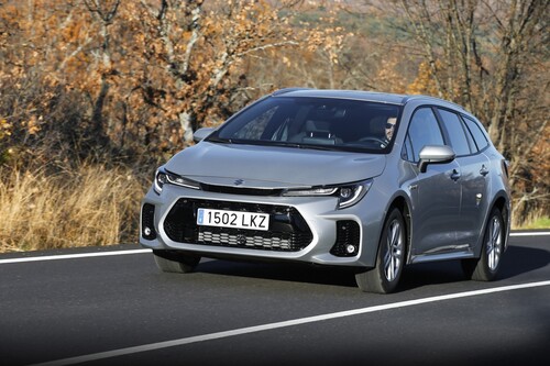 Probamos el Suzuki Swace, el Corolla Sports Touring que ha mutado a Suzuki para salvar sus emisiones de CO₂