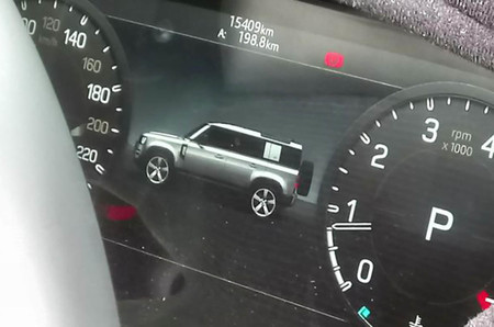 El futuro Land Rover Defender se deja ver al descubierto en su propio cuadro de instrumentos
