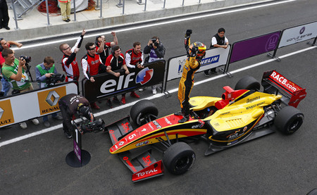 Stoffel Vandoorne gana de nuevo en Moscú y se sitúa en cabeza de la Fórmula Renault 3.5