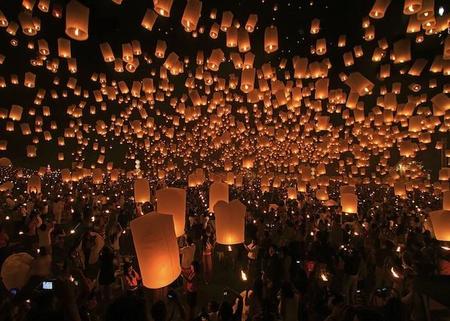 No pienses en cosas negativas, o el Festival de los Farolillos de Tailandia