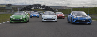 Probamos en circuito las distintas versiones del Alpine A110 S: grandes dosis de diversión antes de la electrificación de la marca