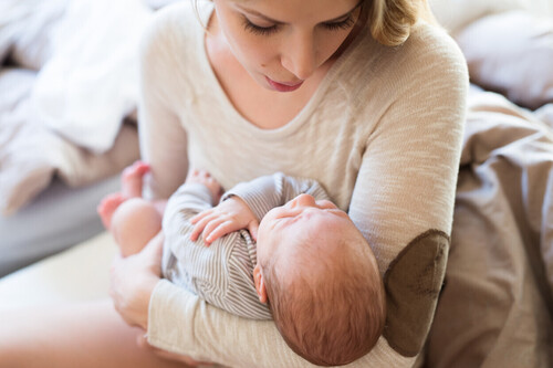 Las mujeres que son madres a partir de los 35 años tienen mayor esperanza de vida, asegura una eminencia en genética