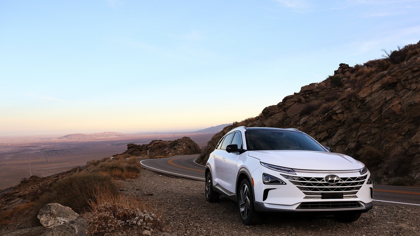 Los 13 coches eléctricos con más autonomía del mercado en 2020: desde 385 km hasta 666 km de vida entre cargas