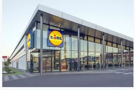 Zapatillas deportivas desde 12 euros, chaquetas baratísimas y sudaderas por 10 euros menos: mejores ofertas de las rebajas de Lidl