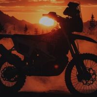 Duas novas motos adventure chinesas pretendem revolucionar o mercado de motocicletas; uma delas até almeja vencer o Rally Dakar 