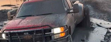 Hay un camino de tierra que engulle sin piedad hasta los todoterrenos más capaces. Google Maps sigue dirigiendo allí a incautos conductores