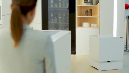 Se acabó el tener que levantarte del sofá en lo mejor de la película, esta nevera te trae los aperitivos cuando se lo mandes