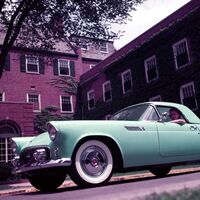 Ford Thunderbird podría revivir, pero ahora como un coche eléctrico