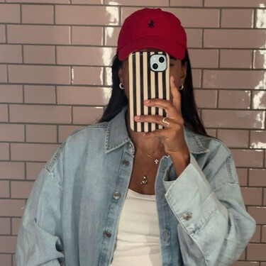 Parecen Adidas, pero son Skechers: las zapatillas ideales para dar el 'toque de rojo' a nuestros looks, por menos de 31 euros hoy