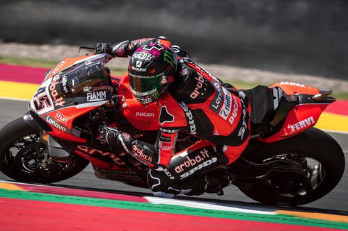 Scott Redding gana en Argentina y Jonathan Rea mantiene viva la llama tras un duelo apasionante con Toprak Razgatlioglu