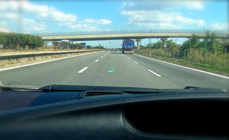 ¿Por qué en un futuro todos los coches tendrán Head Up display y serán más seguros?