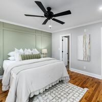 Mucho más barato que un aire acondicionado y potente: así es el ventilador de techo de bajo consumo que lo está petando en verano