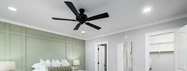 Mucho más barato que un aire acondicionado y potente: así es el ventilador de techo de bajo consumo que lo está petando en verano