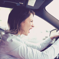 Los que te van comiendo el culo, los camioneros y los analfabetos aparcando. Seguramente estés de acuerdo con las 10 cosas que más sacan de quicio a los conductores